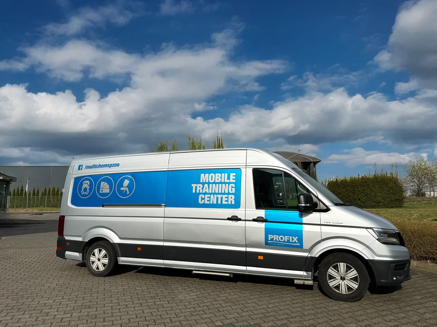 caly-samochod-centrum-szkoleniowe.png